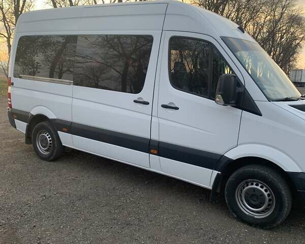 Белый Мерседес Sprinter, объемом двигателя 2.14 л и пробегом 440 тыс. км за 14400 $, фото 2 на Automoto.ua