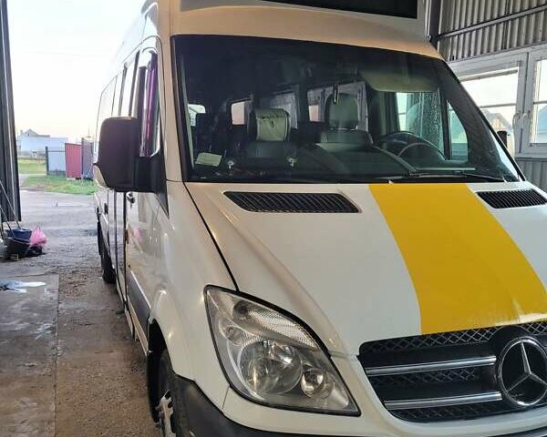 Белый Мерседес Sprinter, объемом двигателя 2.14 л и пробегом 700 тыс. км за 19000 $, фото 1 на Automoto.ua