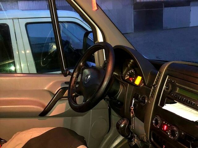 Білий Мерседес Sprinter, об'ємом двигуна 2.1 л та пробігом 500 тис. км за 15000 $, фото 5 на Automoto.ua