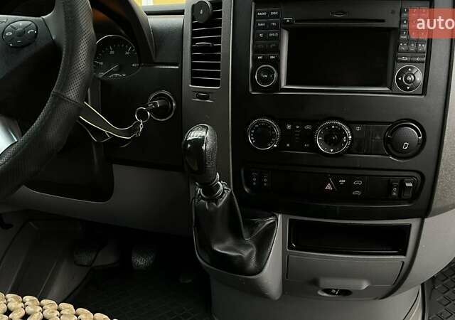 Белый Мерседес Sprinter, объемом двигателя 3 л и пробегом 485 тыс. км за 23500 $, фото 4 на Automoto.ua