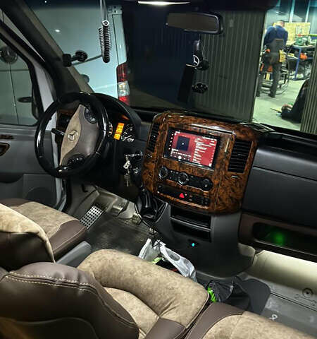 Белый Мерседес Sprinter, объемом двигателя 3 л и пробегом 450 тыс. км за 22000 $, фото 6 на Automoto.ua
