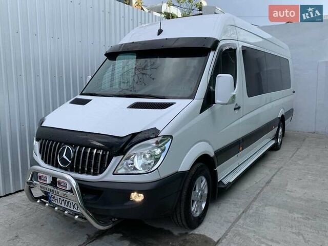 Белый Мерседес Sprinter, объемом двигателя 2.14 л и пробегом 150 тыс. км за 34900 $, фото 2 на Automoto.ua