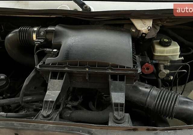 Белый Мерседес Sprinter, объемом двигателя 3 л и пробегом 485 тыс. км за 23500 $, фото 10 на Automoto.ua