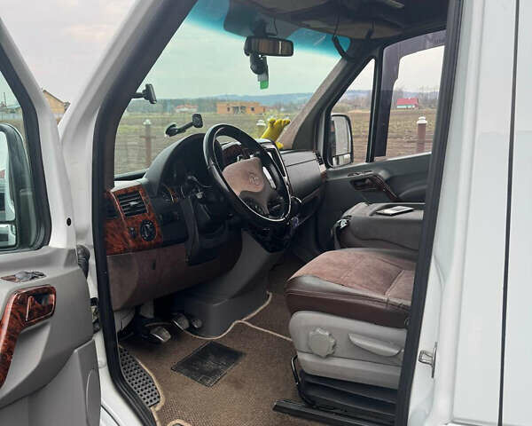 Белый Мерседес Sprinter, объемом двигателя 3 л и пробегом 450 тыс. км за 22000 $, фото 2 на Automoto.ua