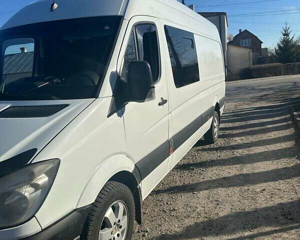 Белый Мерседес Sprinter, объемом двигателя 3 л и пробегом 470 тыс. км за 18900 $, фото 13 на Automoto.ua
