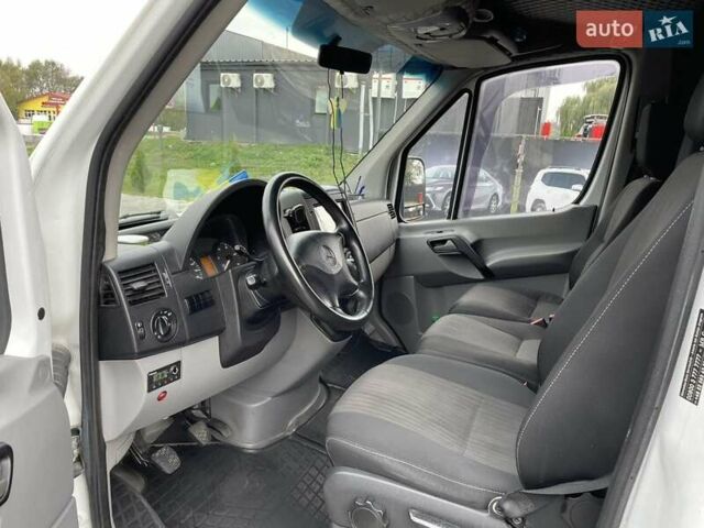 Белый Мерседес Sprinter, объемом двигателя 3 л и пробегом 470 тыс. км за 18900 $, фото 18 на Automoto.ua