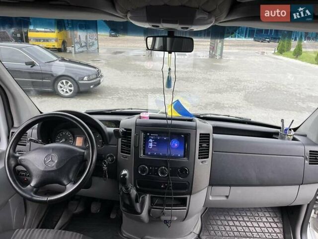 Белый Мерседес Sprinter, объемом двигателя 3 л и пробегом 470 тыс. км за 18900 $, фото 26 на Automoto.ua