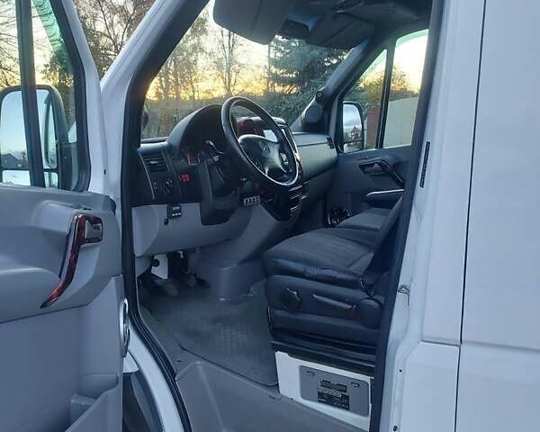 Белый Мерседес Sprinter, объемом двигателя 2.14 л и пробегом 582 тыс. км за 16600 $, фото 6 на Automoto.ua