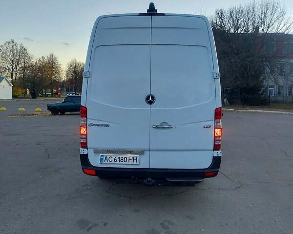 Белый Мерседес Sprinter, объемом двигателя 2.14 л и пробегом 582 тыс. км за 16600 $, фото 4 на Automoto.ua