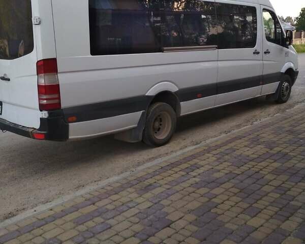 Белый Мерседес Sprinter, объемом двигателя 2.14 л и пробегом 550 тыс. км за 25555 $, фото 2 на Automoto.ua