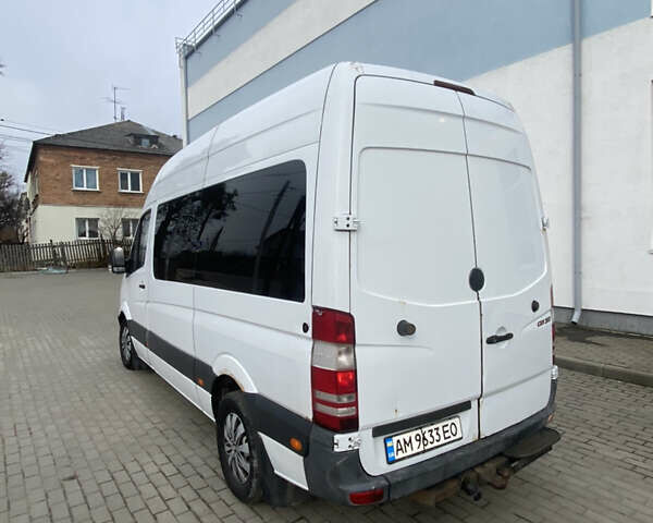 Белый Мерседес Sprinter, объемом двигателя 2.99 л и пробегом 310 тыс. км за 13500 $, фото 2 на Automoto.ua
