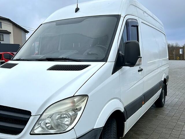 Белый Мерседес Sprinter, объемом двигателя 2.1 л и пробегом 412 тыс. км за 12500 $, фото 8 на Automoto.ua