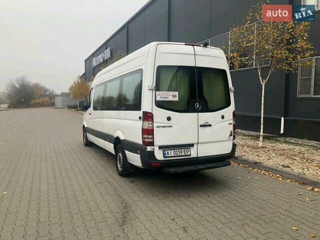 Белый Мерседес Sprinter, объемом двигателя 2.2 л и пробегом 200 тыс. км за 21300 $, фото 3 на Automoto.ua