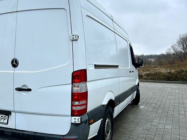Белый Мерседес Sprinter, объемом двигателя 2.1 л и пробегом 412 тыс. км за 12500 $, фото 3 на Automoto.ua