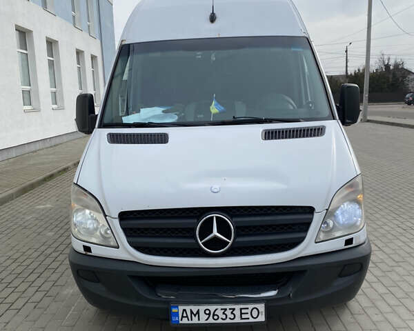 Белый Мерседес Sprinter, объемом двигателя 2.99 л и пробегом 310 тыс. км за 13500 $, фото 1 на Automoto.ua