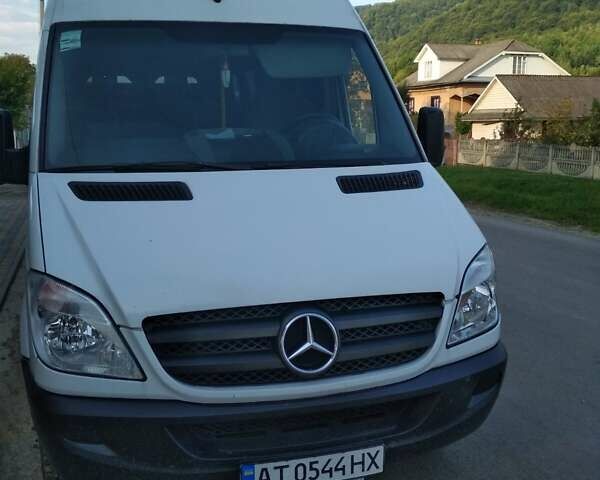 Белый Мерседес Sprinter, объемом двигателя 2.14 л и пробегом 550 тыс. км за 25555 $, фото 3 на Automoto.ua