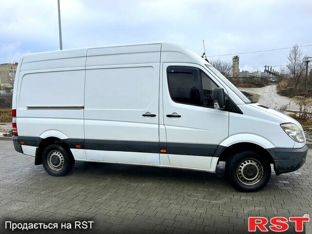 Белый Мерседес Sprinter, объемом двигателя 2.1 л и пробегом 412 тыс. км за 12500 $, фото 2 на Automoto.ua