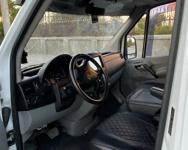 Белый Мерседес Sprinter, объемом двигателя 2.2 л и пробегом 610 тыс. км за 14500 $, фото 10 на Automoto.ua