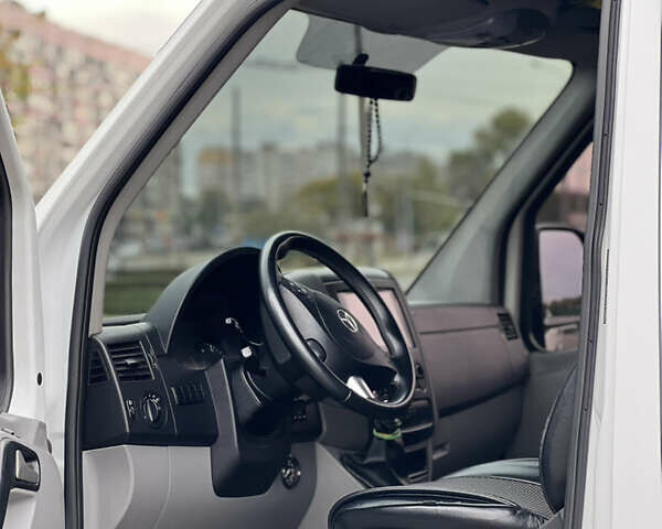 Белый Мерседес Sprinter, объемом двигателя 2.14 л и пробегом 282 тыс. км за 16000 $, фото 8 на Automoto.ua