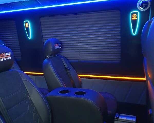 Белый Мерседес Sprinter, объемом двигателя 2.14 л и пробегом 330 тыс. км за 27000 $, фото 5 на Automoto.ua