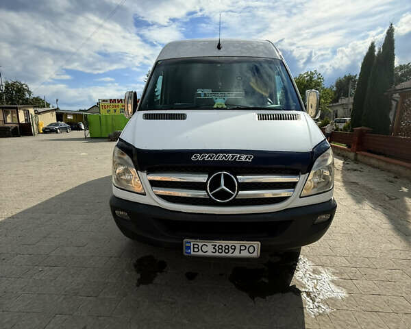 Білий Мерседес Sprinter, об'ємом двигуна 2.14 л та пробігом 160 тис. км за 15000 $, фото 1 на Automoto.ua