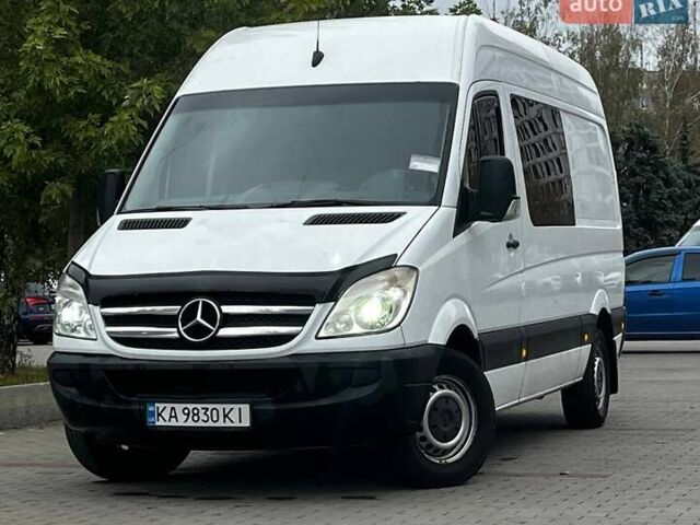 Белый Мерседес Sprinter, объемом двигателя 2.14 л и пробегом 449 тыс. км за 12000 $, фото 2 на Automoto.ua