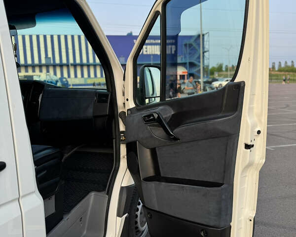 Белый Мерседес Sprinter, объемом двигателя 2.14 л и пробегом 500 тыс. км за 23200 $, фото 21 на Automoto.ua