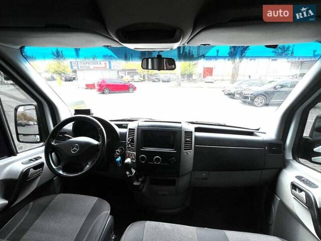 Белый Мерседес Sprinter, объемом двигателя 2.14 л и пробегом 449 тыс. км за 12000 $, фото 19 на Automoto.ua
