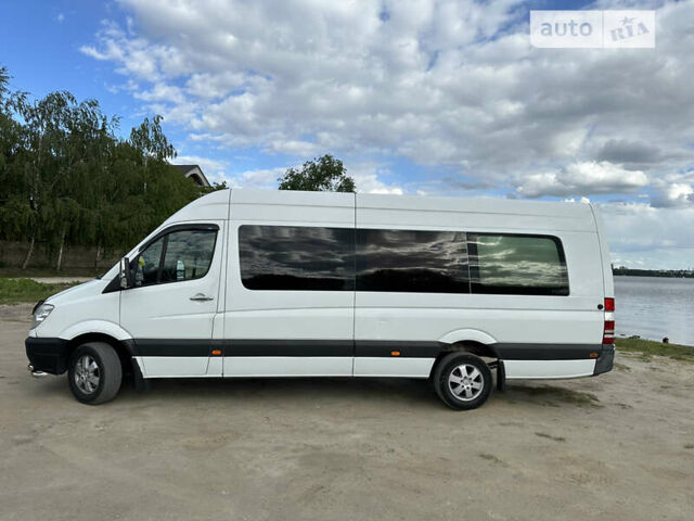 Белый Мерседес Sprinter, объемом двигателя 3 л и пробегом 800 тыс. км за 24999 $, фото 2 на Automoto.ua