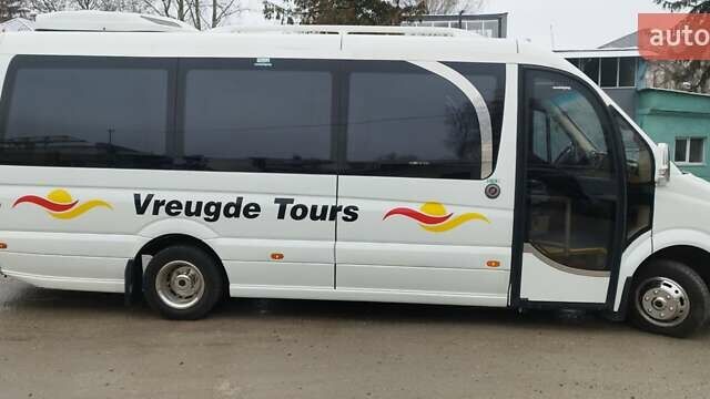 Белый Мерседес Sprinter, объемом двигателя 3 л и пробегом 270 тыс. км за 47000 $, фото 3 на Automoto.ua