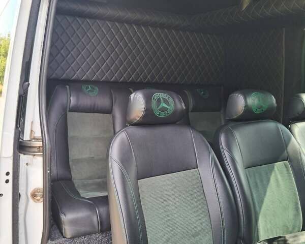 Белый Мерседес Sprinter, объемом двигателя 2.1 л и пробегом 350 тыс. км за 20500 $, фото 3 на Automoto.ua