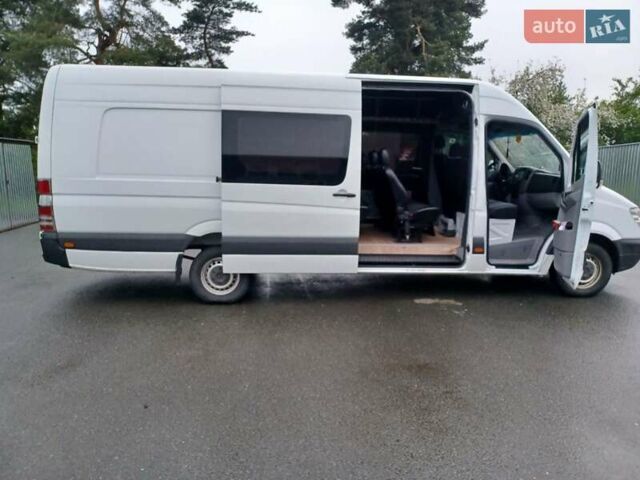 Белый Мерседес Sprinter, объемом двигателя 2.2 л и пробегом 330 тыс. км за 23000 $, фото 3 на Automoto.ua