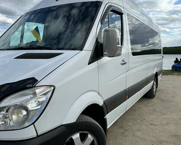 Белый Мерседес Sprinter, объемом двигателя 3 л и пробегом 800 тыс. км за 24999 $, фото 1 на Automoto.ua