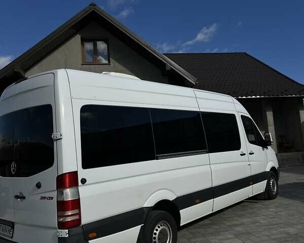 Белый Мерседес Sprinter, объемом двигателя 2.99 л и пробегом 457 тыс. км за 26800 $, фото 2 на Automoto.ua