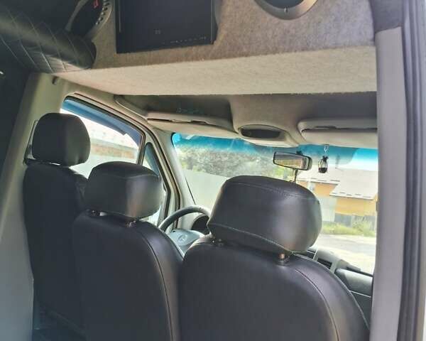 Белый Мерседес Sprinter, объемом двигателя 2.1 л и пробегом 350 тыс. км за 20500 $, фото 13 на Automoto.ua