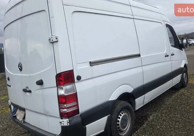 Белый Мерседес Sprinter, объемом двигателя 2.2 л и пробегом 314 тыс. км за 5500 $, фото 4 на Automoto.ua