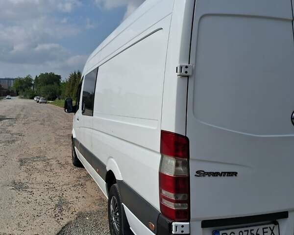 Белый Мерседес Sprinter, объемом двигателя 2.1 л и пробегом 350 тыс. км за 20500 $, фото 2 на Automoto.ua