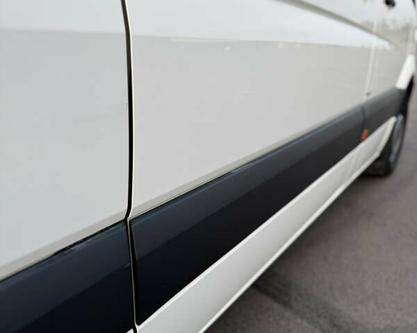 Белый Мерседес Sprinter, объемом двигателя 2.14 л и пробегом 500 тыс. км за 23200 $, фото 5 на Automoto.ua