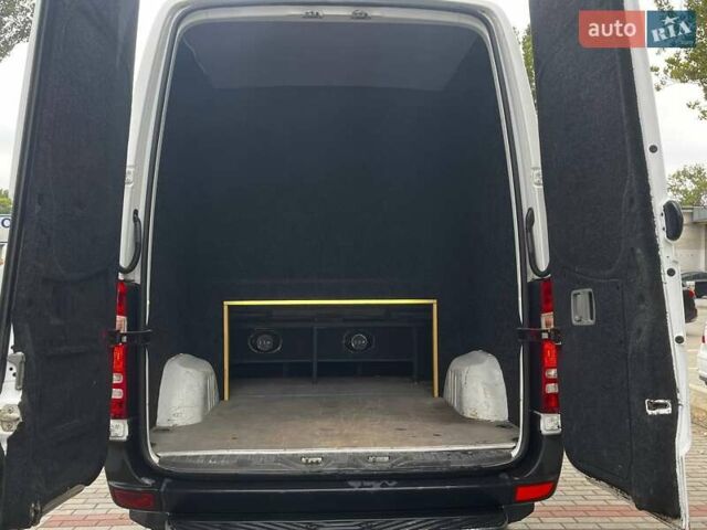 Белый Мерседес Sprinter, объемом двигателя 2.14 л и пробегом 449 тыс. км за 12000 $, фото 6 на Automoto.ua