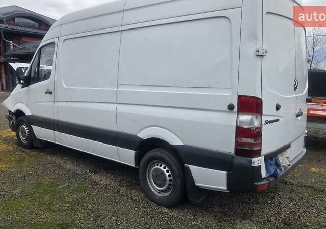 Белый Мерседес Sprinter, объемом двигателя 2.2 л и пробегом 314 тыс. км за 5500 $, фото 3 на Automoto.ua