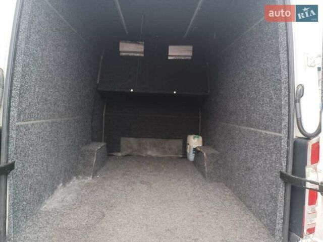 Белый Мерседес Sprinter, объемом двигателя 2.2 л и пробегом 330 тыс. км за 23000 $, фото 2 на Automoto.ua