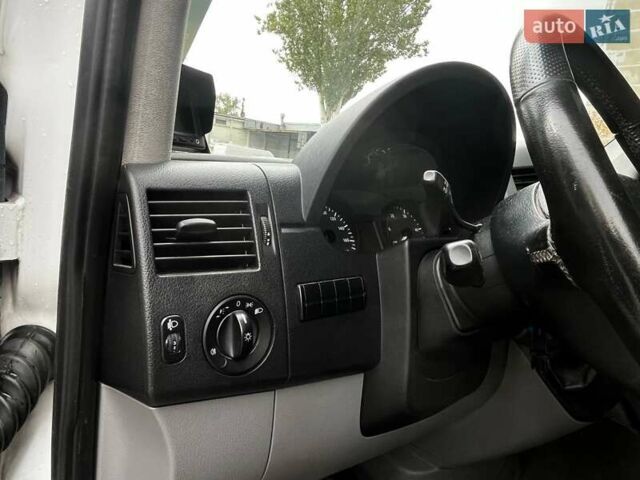 Белый Мерседес Sprinter, объемом двигателя 2.14 л и пробегом 449 тыс. км за 12000 $, фото 13 на Automoto.ua