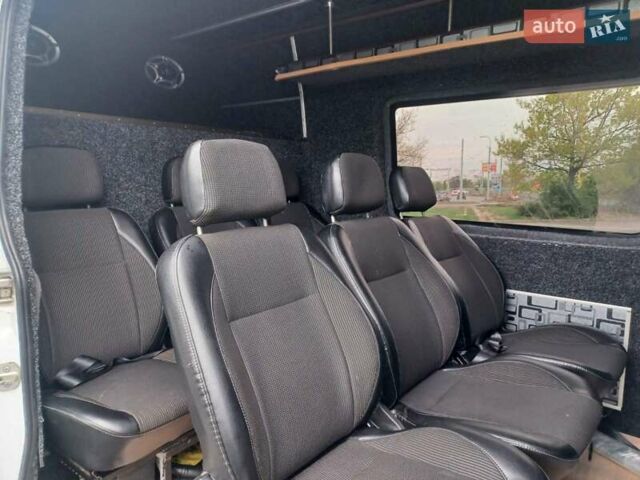 Белый Мерседес Sprinter, объемом двигателя 2.2 л и пробегом 330 тыс. км за 23000 $, фото 8 на Automoto.ua