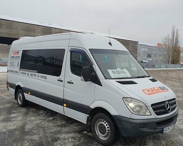 Белый Мерседес Sprinter, объемом двигателя 2.14 л и пробегом 330 тыс. км за 27000 $, фото 9 на Automoto.ua