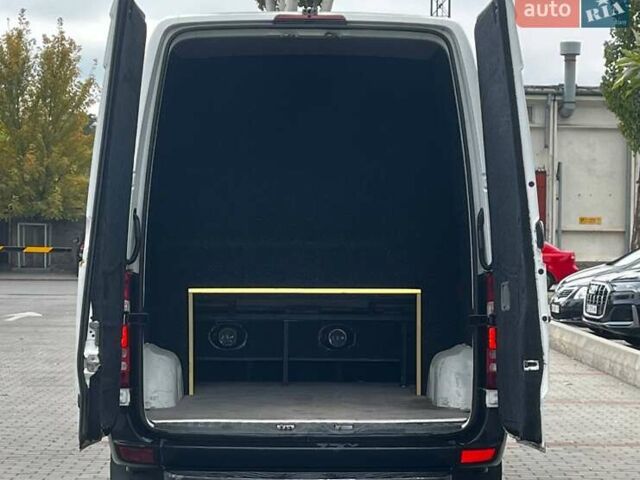 Белый Мерседес Sprinter, объемом двигателя 2.14 л и пробегом 449 тыс. км за 12000 $, фото 5 на Automoto.ua