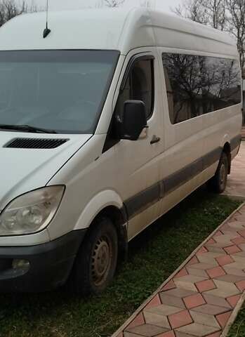 Белый Мерседес Sprinter, объемом двигателя 2.14 л и пробегом 220 тыс. км за 22300 $, фото 1 на Automoto.ua