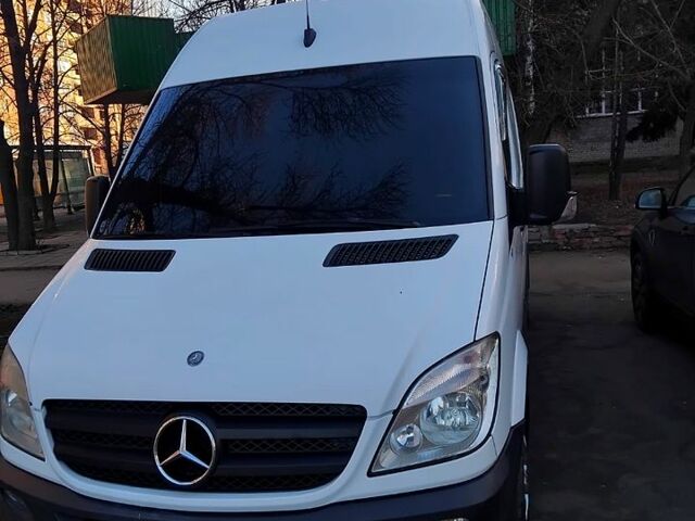 Белый Мерседес Sprinter, объемом двигателя 2.7 л и пробегом 300 тыс. км за 13500 $, фото 1 на Automoto.ua