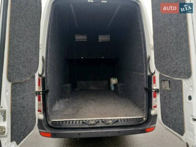 Белый Мерседес Sprinter, объемом двигателя 2.2 л и пробегом 330 тыс. км за 23000 $, фото 5 на Automoto.ua
