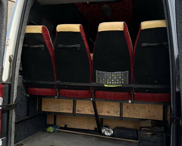 Белый Мерседес Sprinter, объемом двигателя 2.99 л и пробегом 457 тыс. км за 26800 $, фото 3 на Automoto.ua