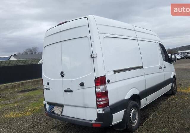 Белый Мерседес Sprinter, объемом двигателя 2.2 л и пробегом 314 тыс. км за 5500 $, фото 1 на Automoto.ua